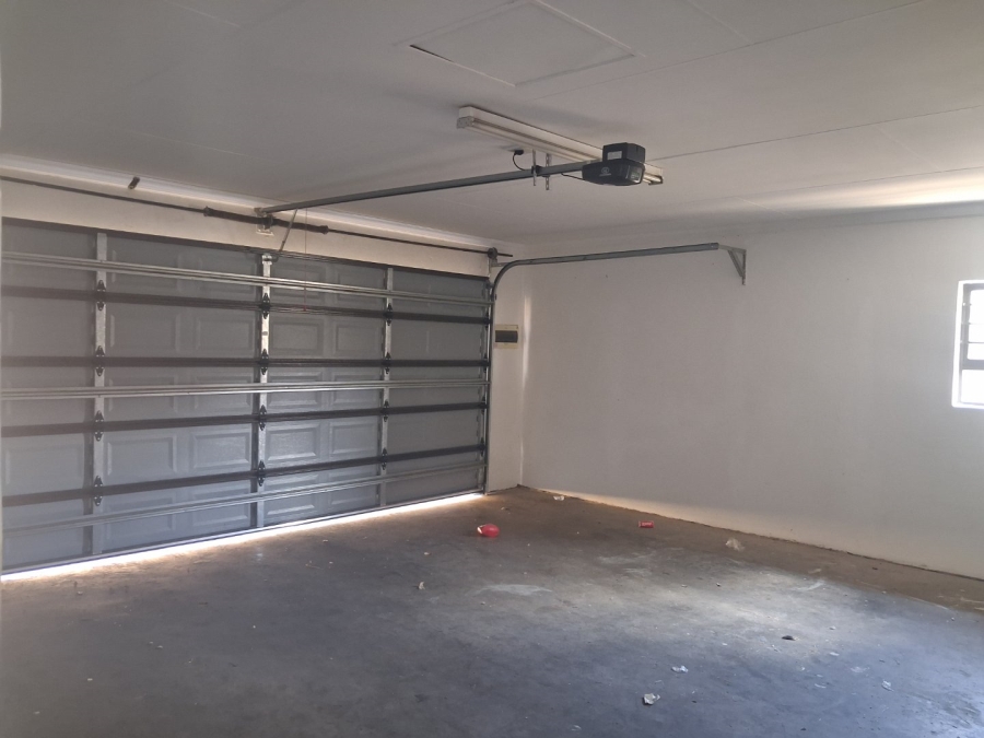 To Let 3 Bedroom Property for Rent in Hillside Free State